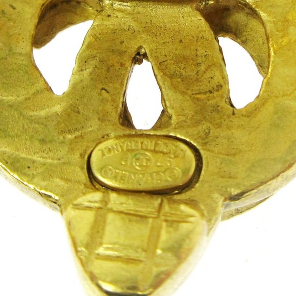 Auth CHANEL CC Logos Heart Motif Earrings Clip-On Gold-Tone 97P Accessories - Picture 4 of 4